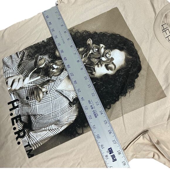 H.E.R T-Shirt Adult M Beige Floral Gabriella Sarmiento R&B Artist Portrait Art - Picture 4 of 7